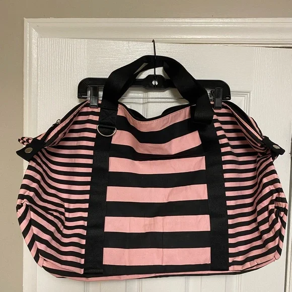 NWOT~VS Weekender Tote Bag - Picture 3 of 3